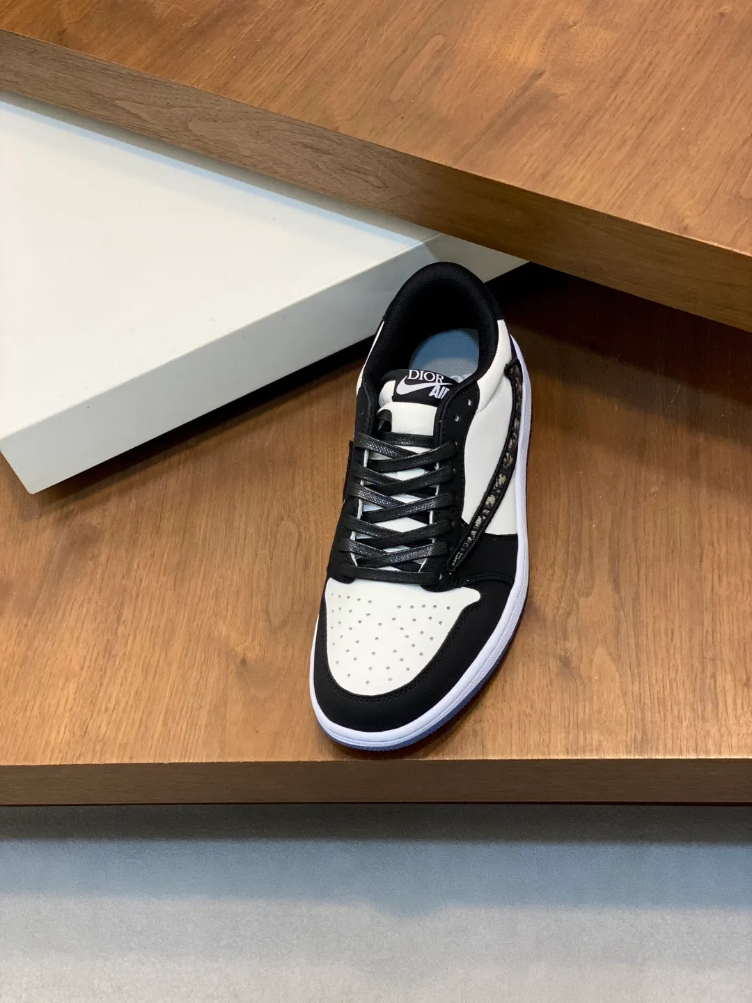 Men's shoes 💰700 [Dior-AIR] Dior co-branded model - high-end quality original single casual sports sneakers - upper: 🔝 silk calfskin, toe punching technology, tongue, brand cloth label, heel. embroidered brand logo - lining: brand canvas - outsole: original TPR·rubber·two-color molded outsole -super high quality control·fine workmanship·prominent (high-end·luxury·grade) -Size: 39-44 (38, 45, 46, can be customized)